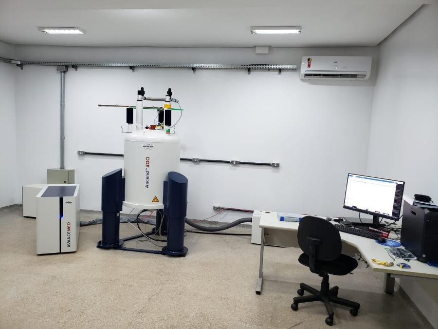 Equipamento: Espectrômetro de RMN de 300 MHz